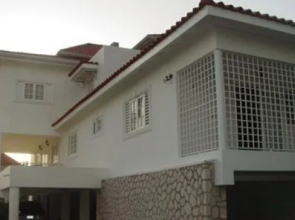 Hill Top Kingston Jamaica Bed & Breakfast