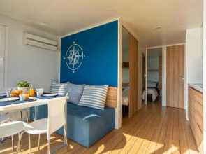 AQUA RESORT GIULIANOVA - Houseboat