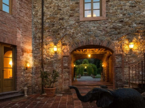 Elegant Tuscan Village Luxury Residence up to 24 Guests-borgo Bernardo
