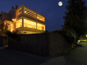 Piano House by Corfuescapes