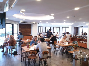 Boutique Poo-Yai Lee