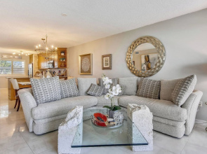 Dune Wind South by Avantstay Communal Pool & Hot Tub Gated Community Close to Smathers Beach Month Long Stays Only