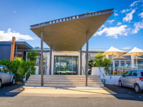 Shoreline Hotel