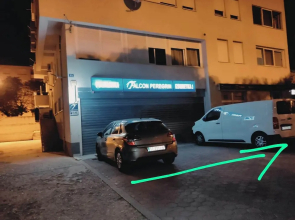 Immaculate Apartment in Center City With Parking