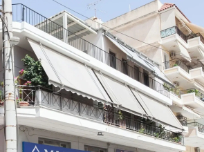 Spacious 2 Bd Pireas Apt w Cozy Balcony