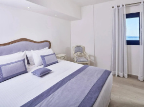 La Maltese Oia Luxury Suites