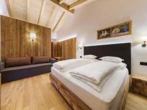 Plang Farmhouse