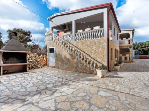 Quaint Apartment in Vir near Sea