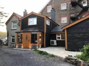 Spacious 4-bed House in Lynton