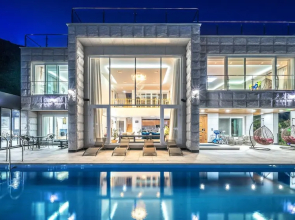 Miramonti Pool Villa Pension