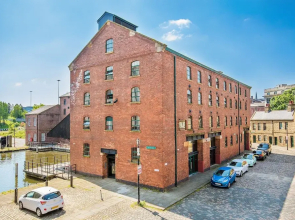 Victoria Quays Loft Apt - Free Parking