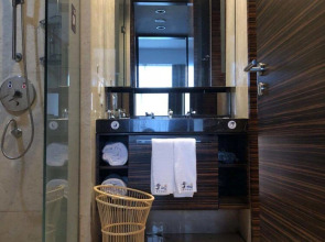 Silin Residence Poly World Trading Center