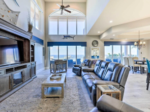 Apollo Beach House w/ Private Pool + Hot Tub