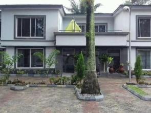 Paramount Luxury Serviced Apartment