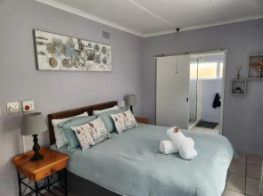 25 ON Main Struisbaai