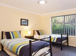 27a Christmas Bush Avenue - wifi, aircon, close to Dutchies Beach