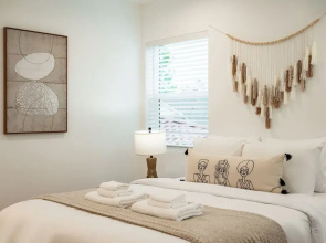 Cozy Modern Stay in Alhambra 30plus Days Welcome