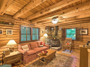 Serene Brevard Cabin ~ 7 Miles to State Forest!
