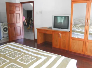 Niraxay Apartment