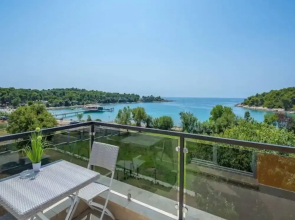 Villa Cedar - Fully Equipped Villa With 4 big Rooms for 8 Guests and a Seaview