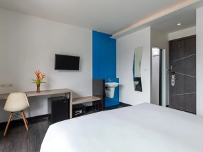 Wake Up Aonang Hotel