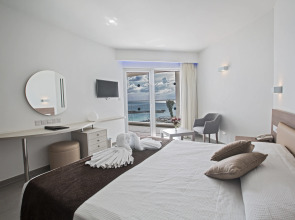 Vassos Nissi Plage Hotel & Spa