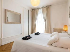 Saxe And The City , Downtown Lyon