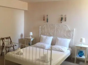 Bessie's Seaside Apartments