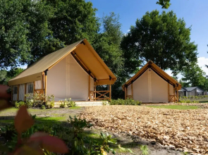 Tent Lodge With Bathroom and Airco, Near a Lake