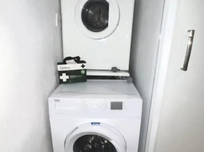 Newly renovated 1 bedroom flat with garden pergola
