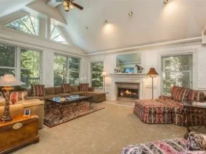 West End Splendor - 5 Bedrooms Home