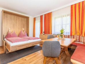 Elegant Apartment Near the ski bus