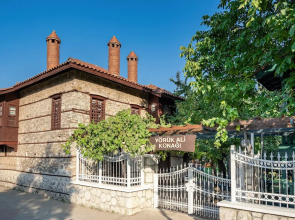 Yoruk Ali Konagi ve Yayla Evleri