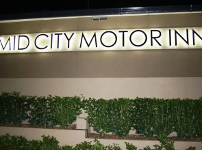 Noah's Mid City Motor Inn