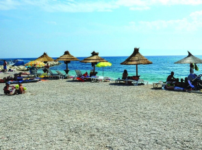 Awesome Apartment in Podstrana With 3 Bedrooms and Wifi