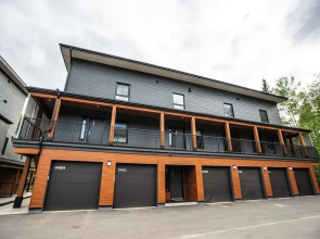 L'Austin Rêve by Revelstoke Vacations