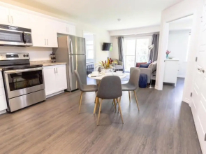 Gorgeous Condo Near UNB Hospital w Parking 202