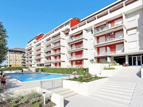 Bright Caorle Apartment With Pool