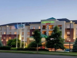 Courtyard By Marriott Madison