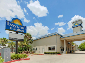 Sapphire Inn & Suites