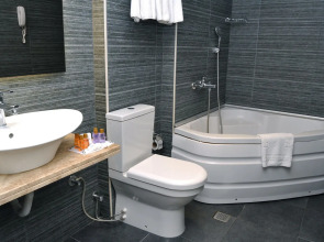 Отель All Seasons