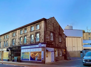 The Hideaway – 2-Bedroom Apartment with outdoor terrace & free parking