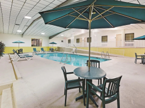Days Inn & Suites Bartlesville
