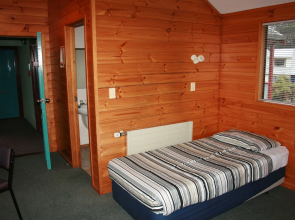 Smoke Lake Hot Springs Lodge and Camp