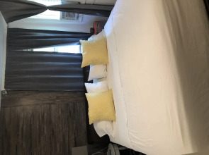 Brushwood House by Smith Point Beach