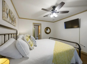 Coper Fox Perfect Haven Includes Wifi, Hot Tub, And Bbq In The Back Yard 2 Bedroom Cabin by Redawning