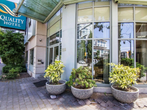 Comfort Hotel Vancouver Airport