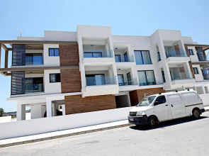 Golden Tree Apartment