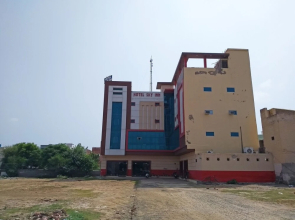 OYO 8607 Hotel Sky Inn