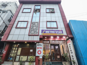 OYO 26873 Hotel Metro Star